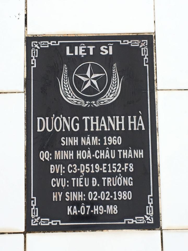 Ảnh mộ liệt sĩ Nguyễn Văn Sơn