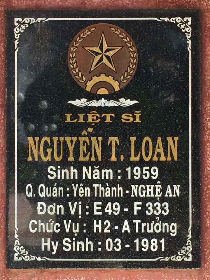 Ảnh mộ liệt sĩ Nguyễn T. Loan