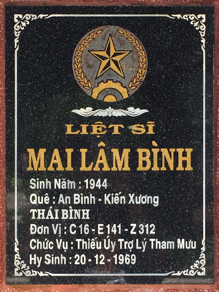 Ảnh mộ liệt sĩ Mai Lâm Bình