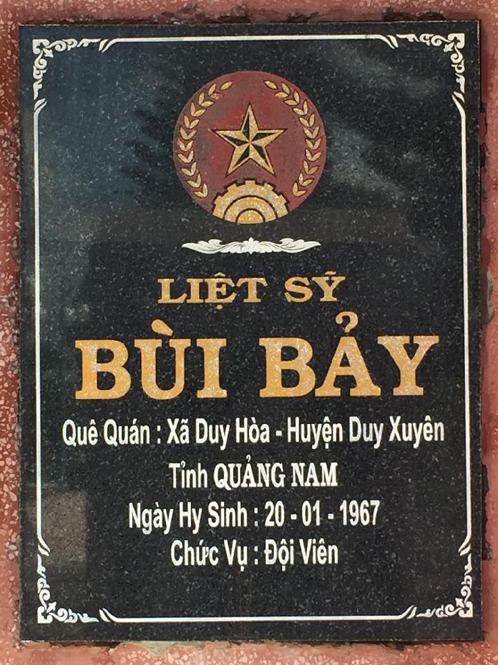 Ảnh mộ liệt sĩ Bùi Bảy