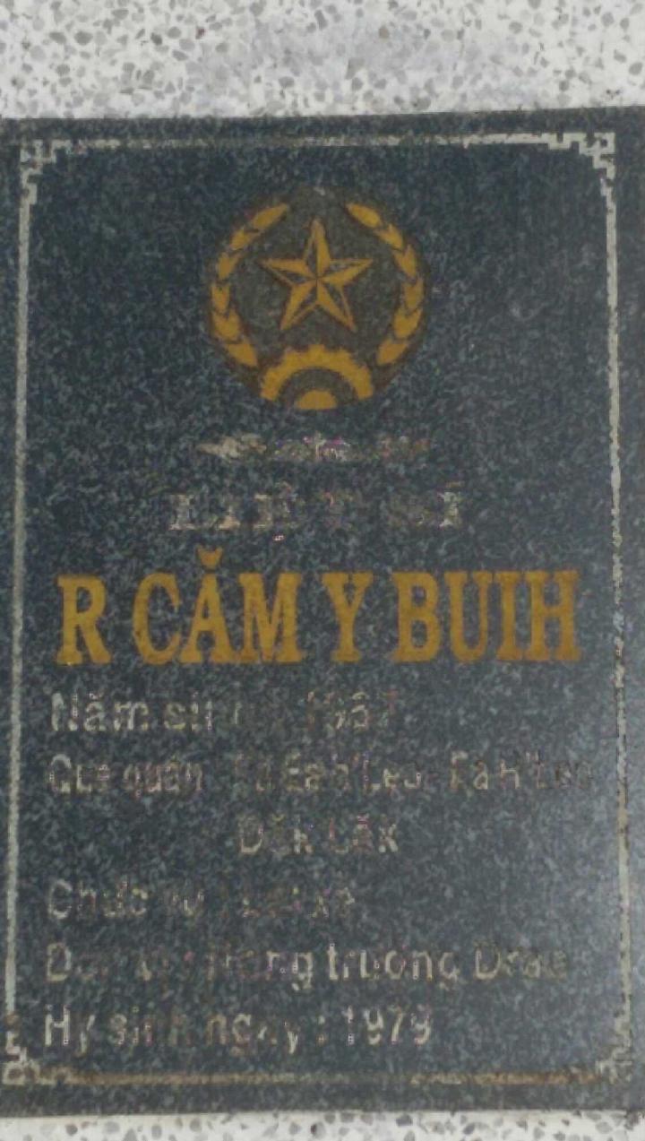 Ảnh mộ liệt sĩ K Căm Y Buih