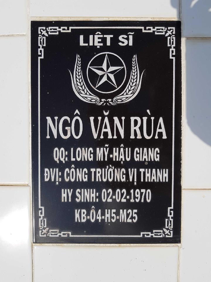 Ảnh mộ liệt sĩ Ngô Văn Rùa