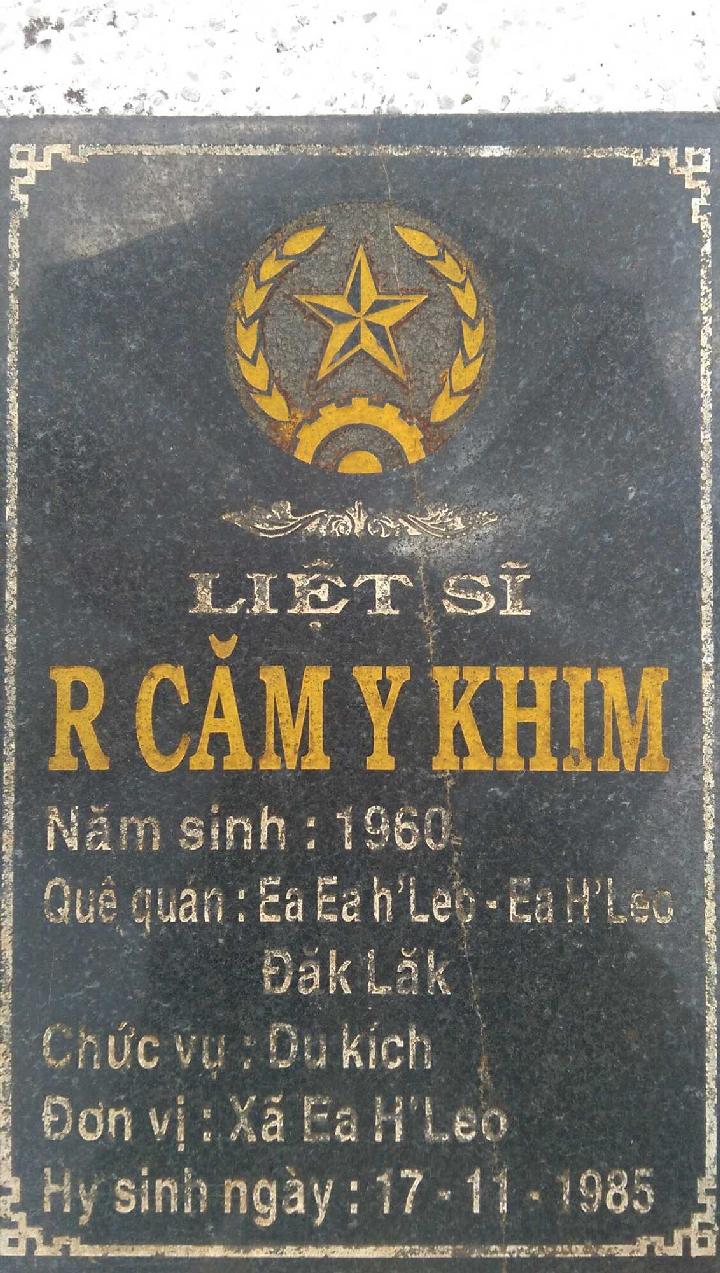 Ảnh mộ liệt sĩ R Căm Y Khim