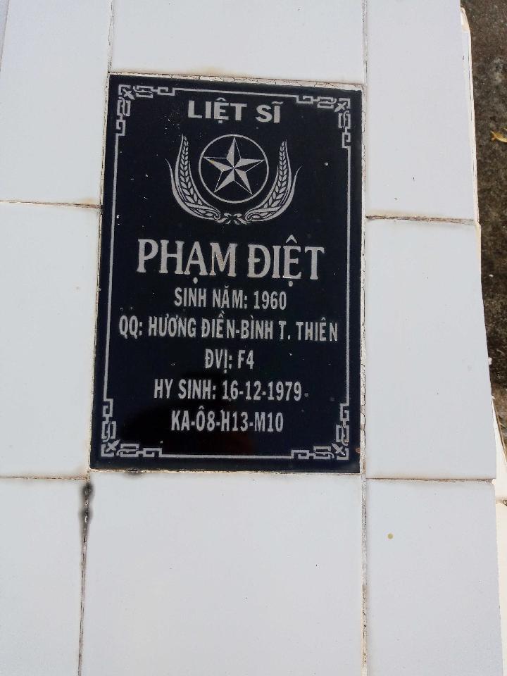 Ảnh mộ liệt sĩ Phạm Điệt