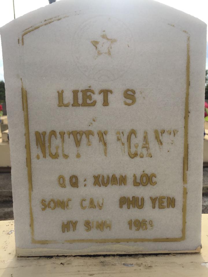 Ảnh mộ liệt sĩ Nguyễn Ngạch