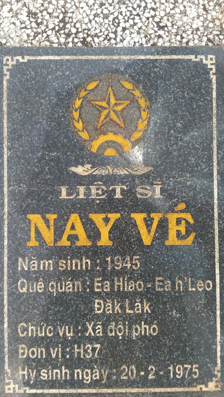 Ảnh mộ liệt sĩ Nay Vé