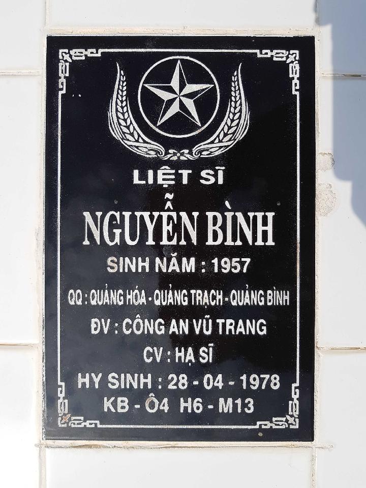 Ảnh mộ liệt sĩ Nguyễn Bình