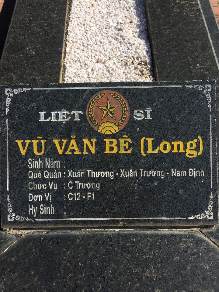 Ảnh mộ liệt sĩ Vũ Văn Bê (Long)