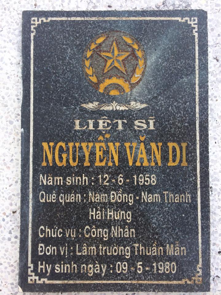 Ảnh mộ liệt sĩ Nguyễn Văn Di