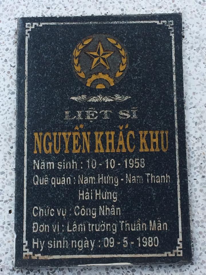 Ảnh mộ liệt sĩ Nguyễn Khắc Khu