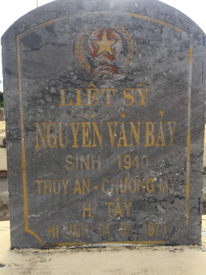 Ảnh mộ liệt sĩ Nguyễn Văn Bảy