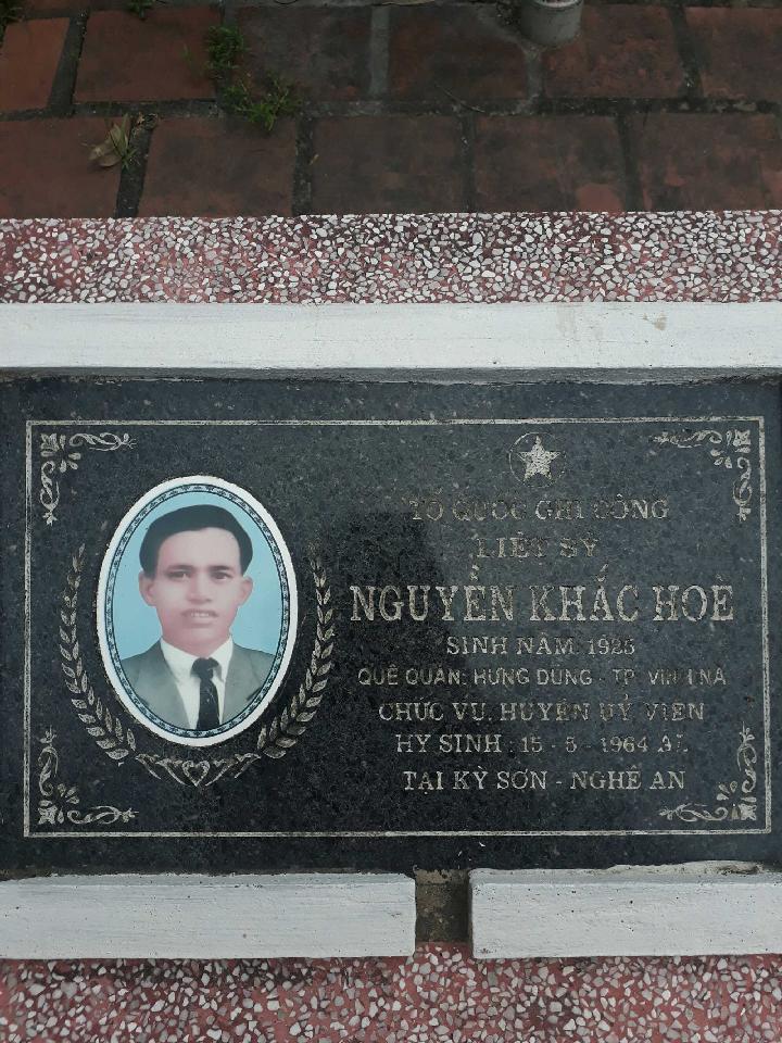 Ảnh mộ liệt sĩ Nguyễn Khắc Hòe