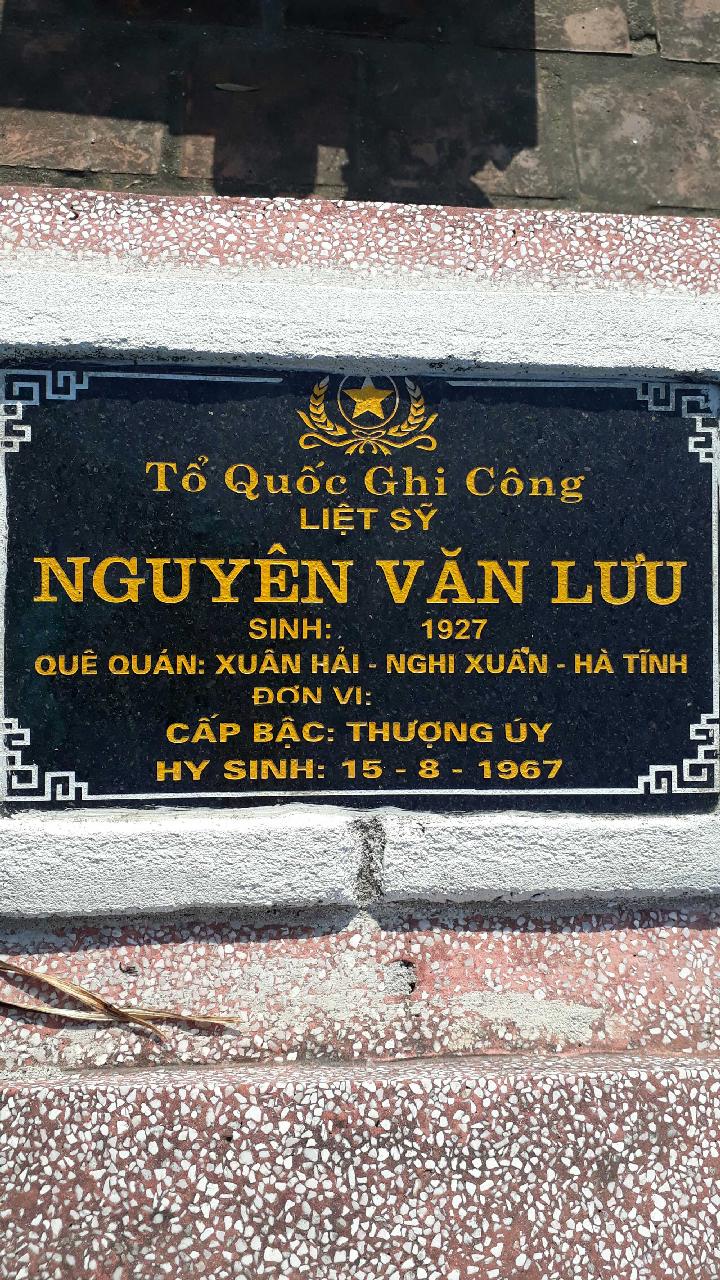Ảnh mộ liệt sĩ Nguyễn Văn Lưu