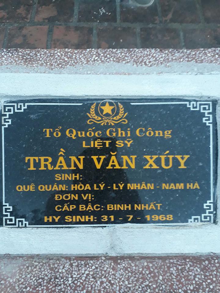 Ảnh mộ liệt sĩ Trần Văn Xúy