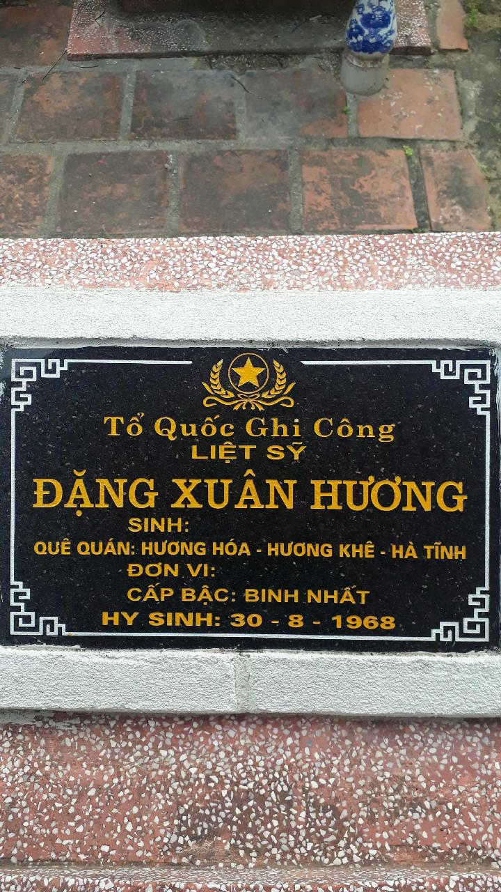 Ảnh mộ liệt sĩ Đặng Xuân Hương