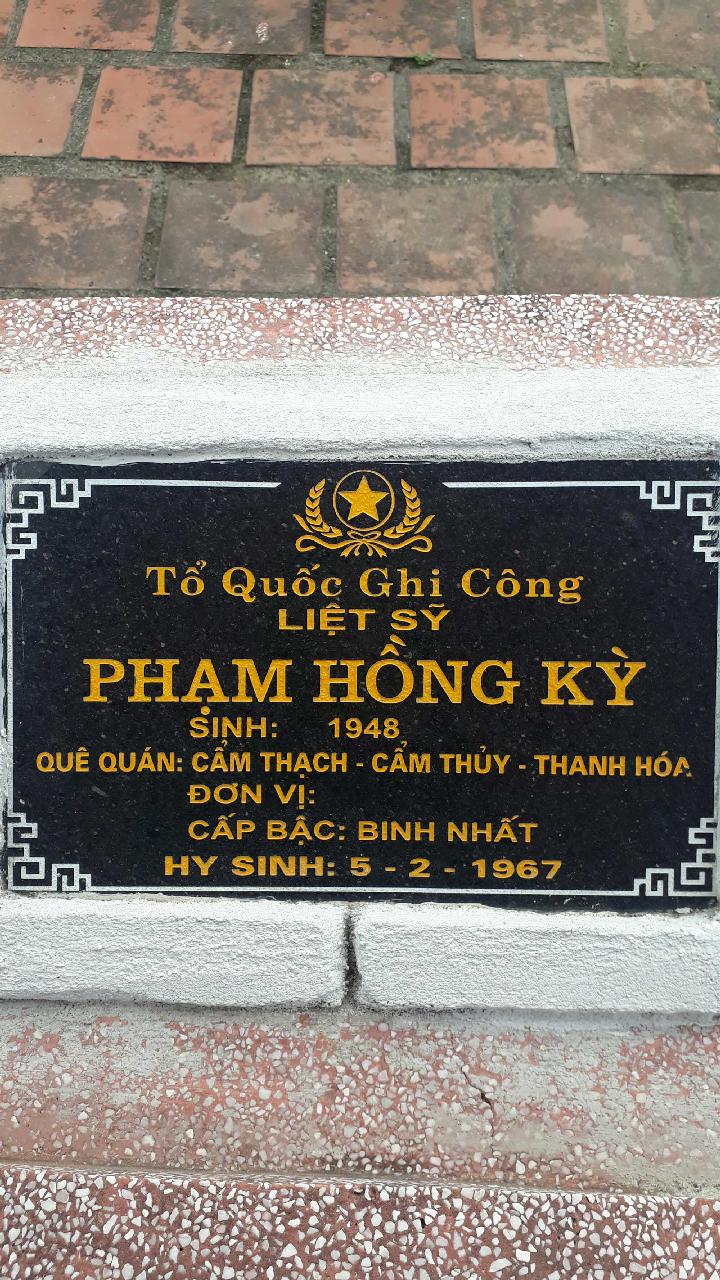 Ảnh mộ liệt sĩ Phạm Hồng Kỳ