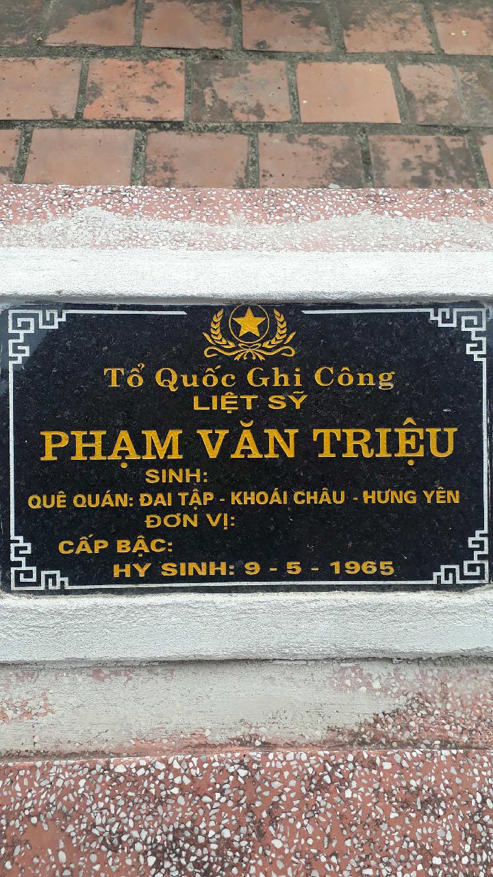 Ảnh mộ liệt sĩ Phạm Văn Triệu