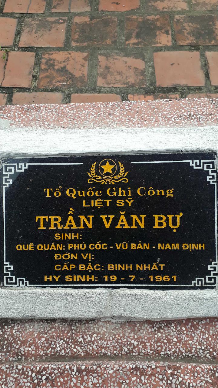 Ảnh mộ liệt sĩ Trần Văn Bự