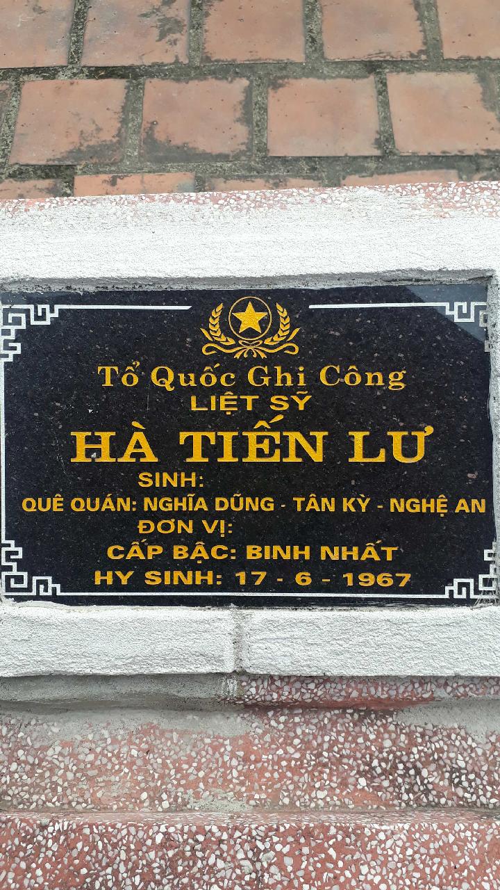 Ảnh mộ liệt sĩ Hà Tiến Lư