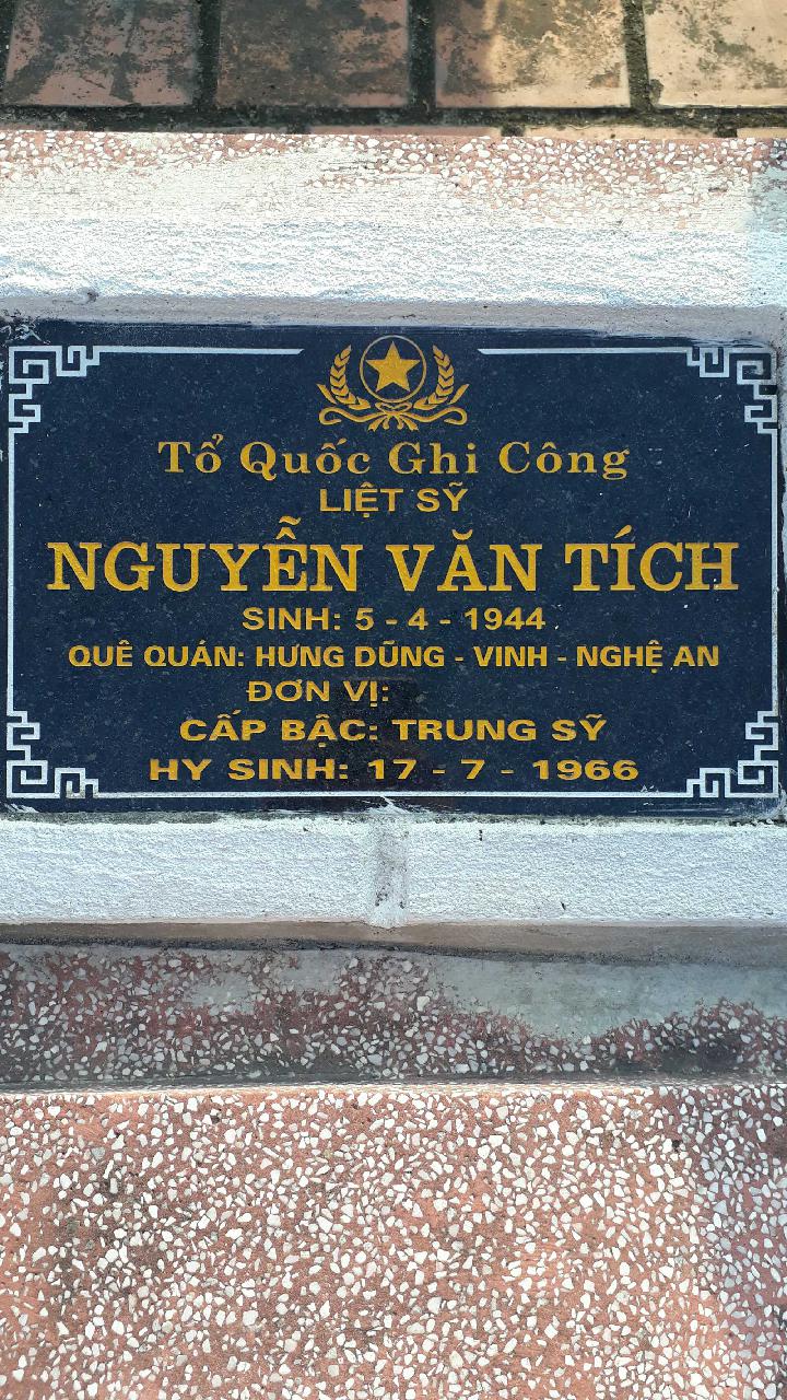 Ảnh mộ liệt sĩ Nguyễn Văn Tích