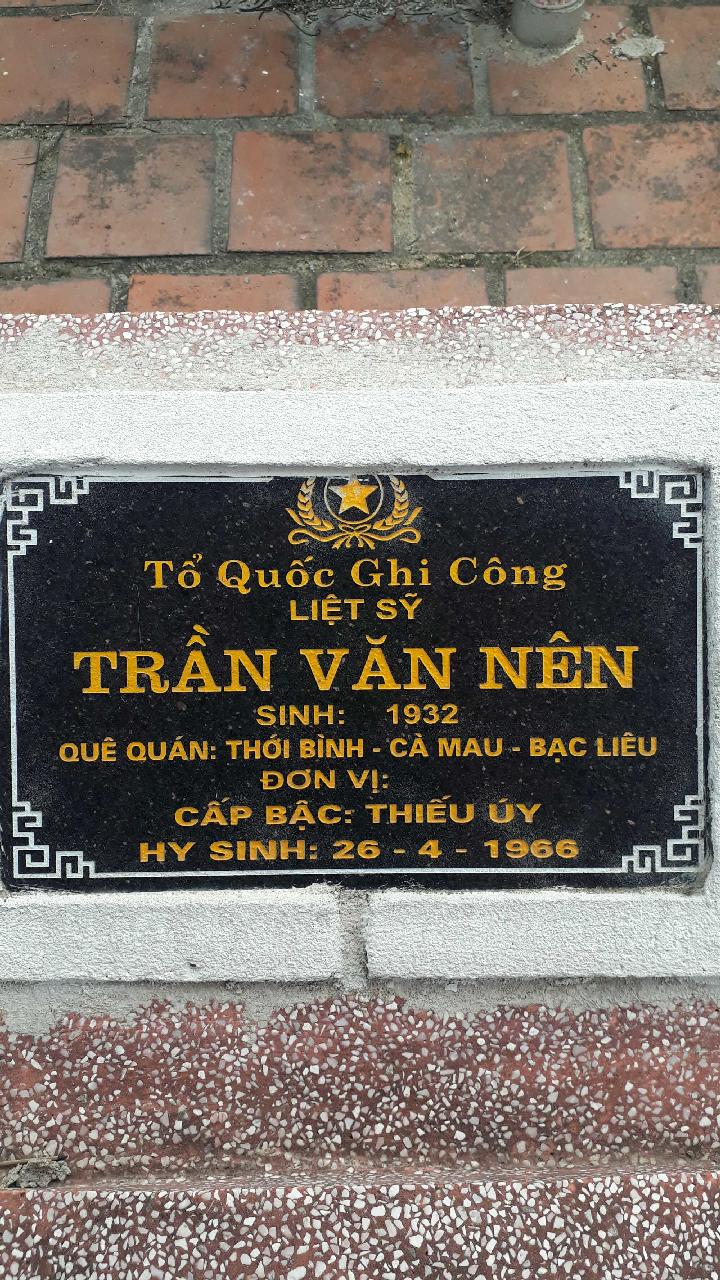 Ảnh mộ liệt sĩ Trần Văn Nên