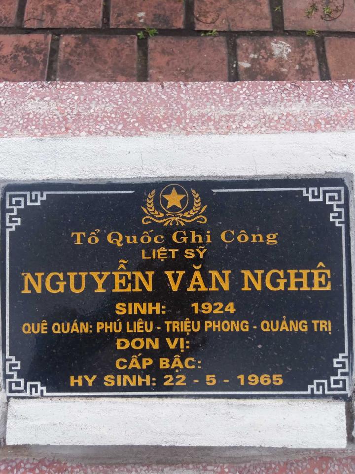 Ảnh mộ liệt sĩ Nguyễn Văn Nghê