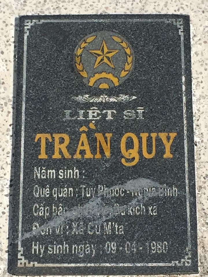 Ảnh mộ liệt sĩ Trần Quy