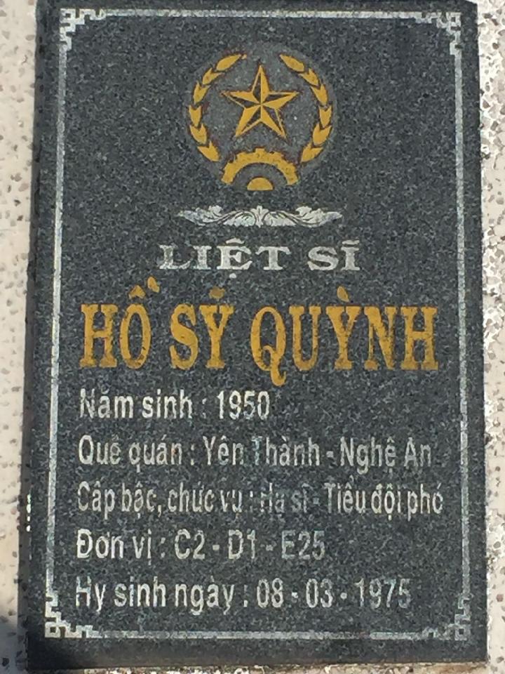 Ảnh mộ liệt sĩ Hồ Sỹ Quỳnh