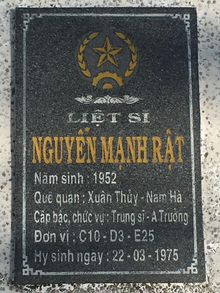 Ảnh mộ liệt sĩ Nguyễn Mạnh Rật