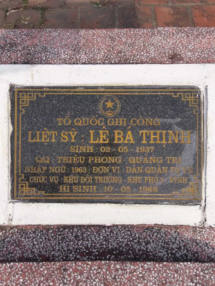 Ảnh mộ liệt sĩ Lê Bá Thịnh