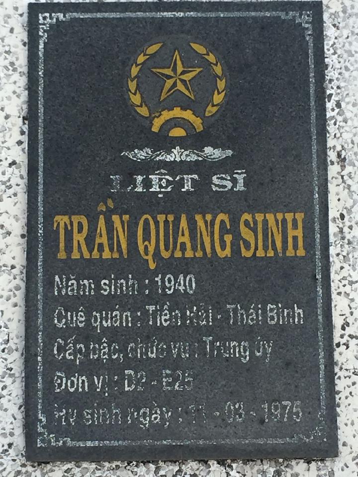Ảnh mộ liệt sĩ Trần Quang Sinh