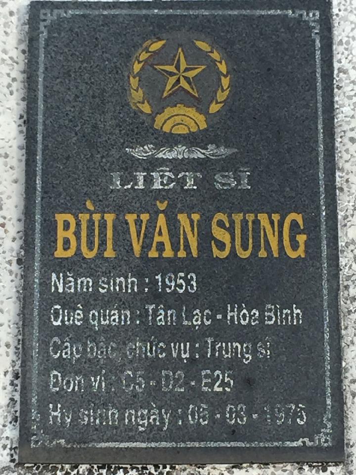 Ảnh mộ liệt sĩ Bùi Văn Sung