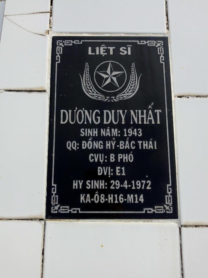 Ảnh mộ liệt sĩ Dương Duy Nhất