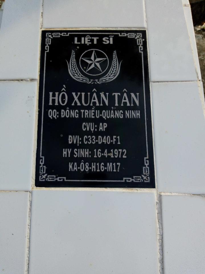 Ảnh mộ liệt sĩ Hồ Xuân Tân