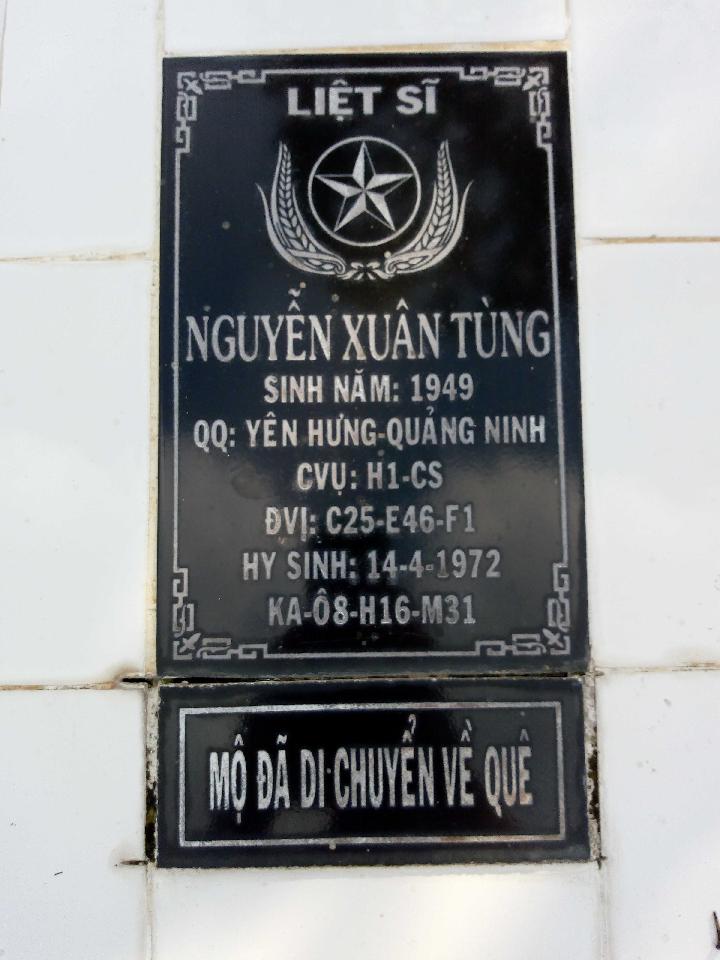 Ảnh mộ liệt sĩ Nguyễn Xuân Tùng