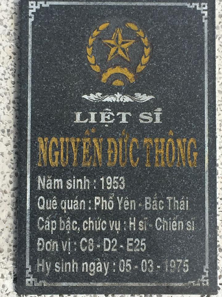 Ảnh mộ liệt sĩ Nguyễn Đức Thông