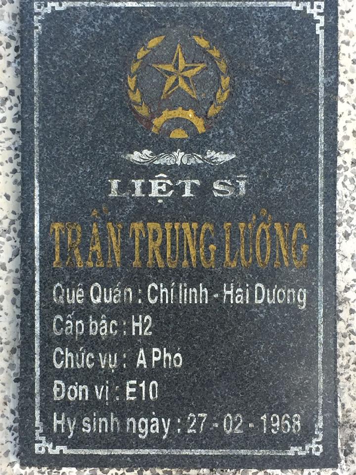 Ảnh mộ liệt sĩ Trần Trung Lưỡng