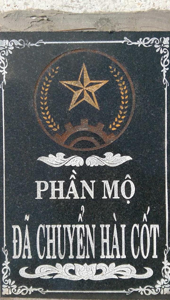 Ảnh mộ liệt sĩ Hoàng Văn Định
