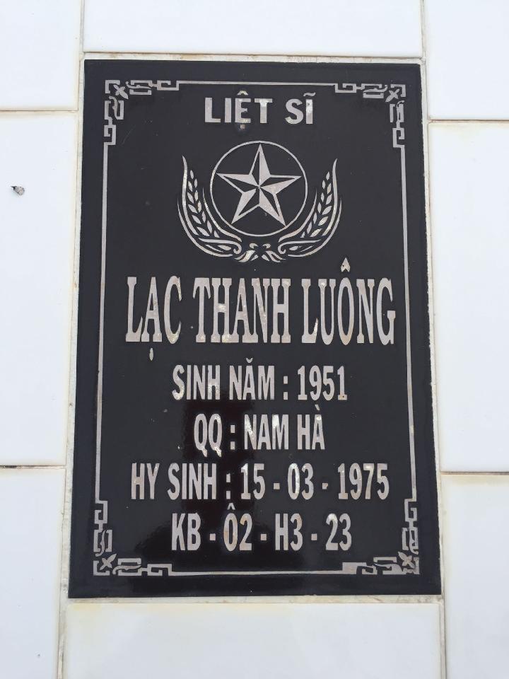 Ảnh mộ liệt sĩ Lạc Thanh Luông