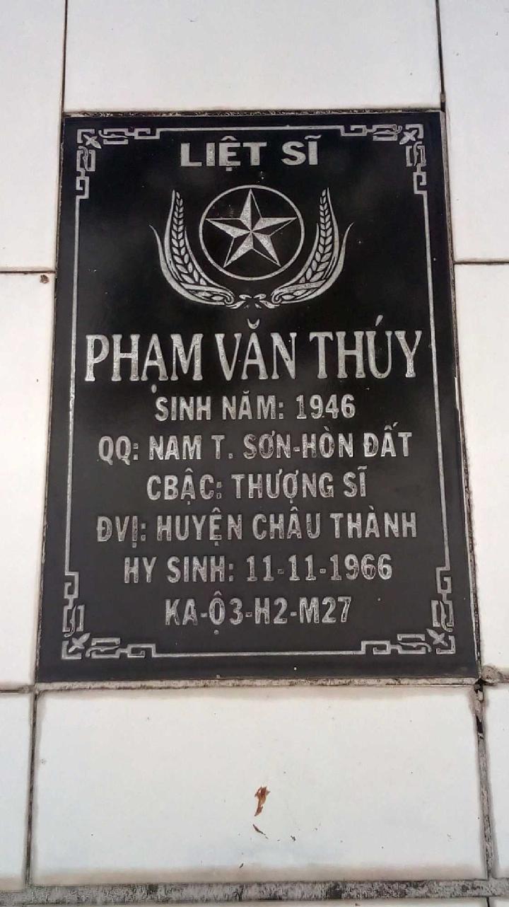 Ảnh mộ liệt sĩ Phạm Văn Thúy