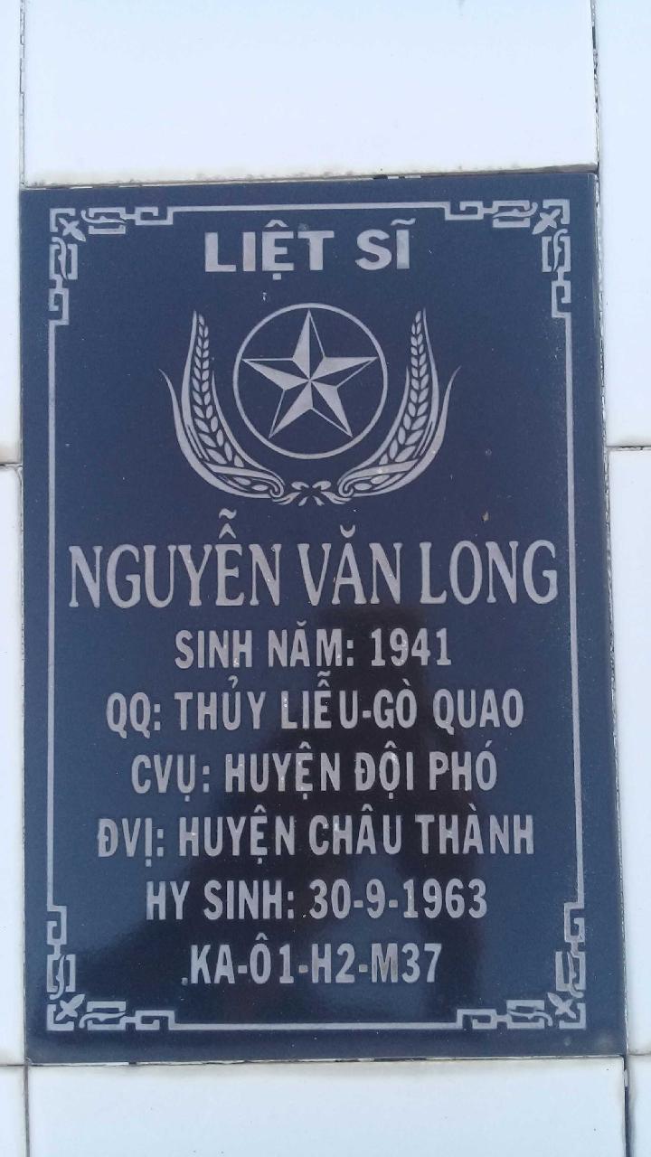 Ảnh mộ liệt sĩ Nguyễn Văn Long