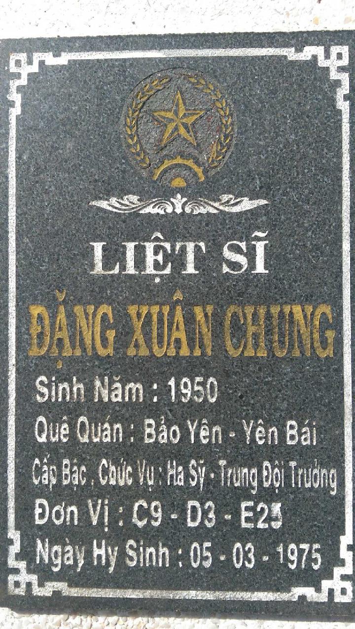 Ảnh mộ liệt sĩ Đặng Xuân Chung