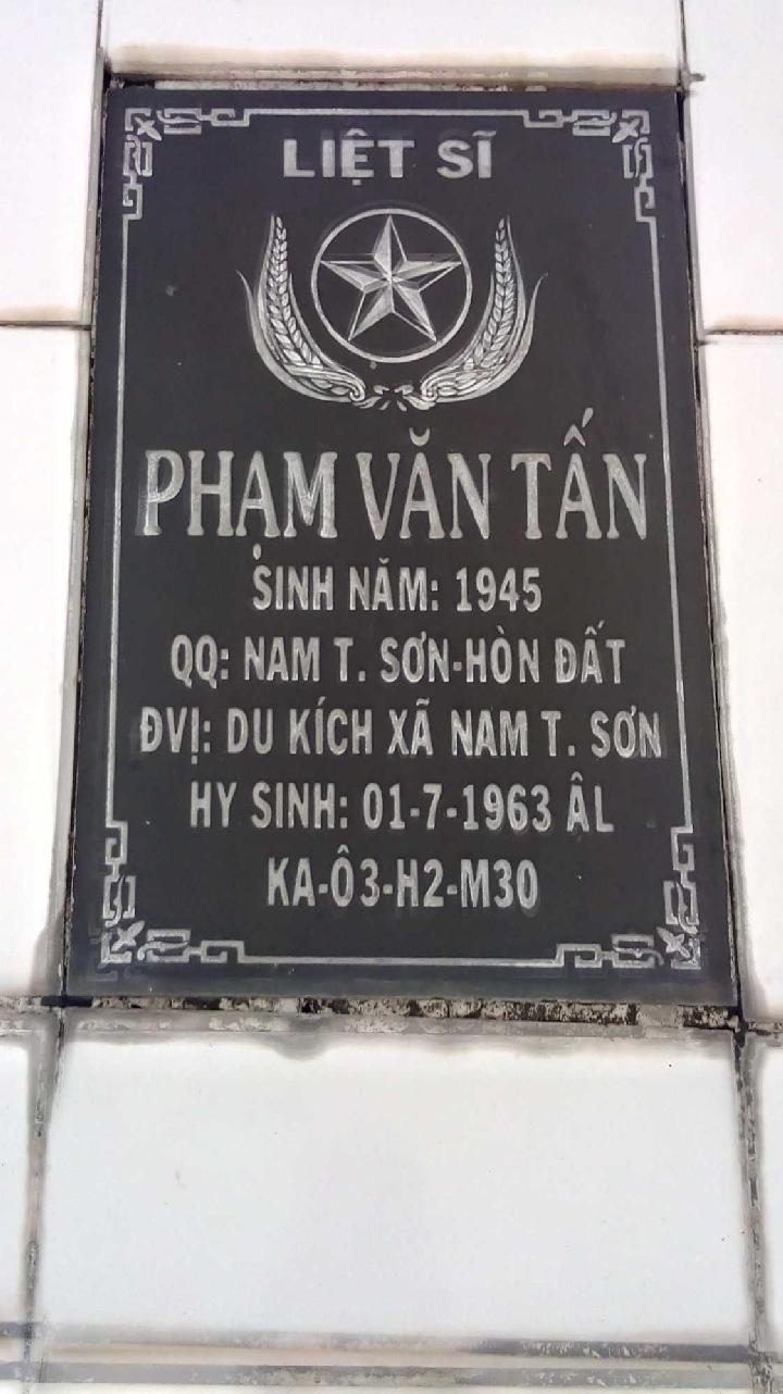 Ảnh mộ liệt sĩ Phạm Văn Tấn