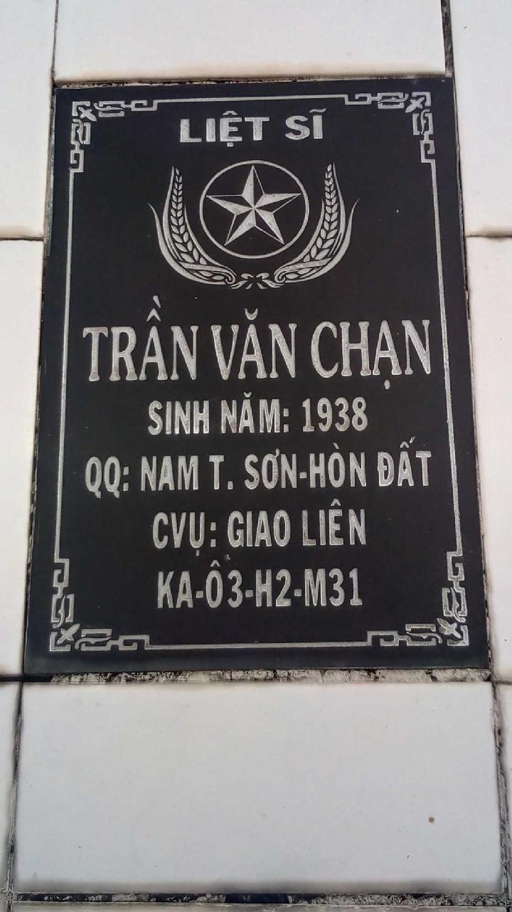 Ảnh mộ liệt sĩ Trần Văn Chạn