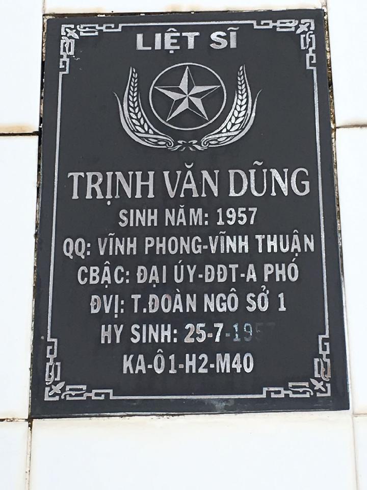 Ảnh mộ liệt sĩ Trịnh Văn Dũng