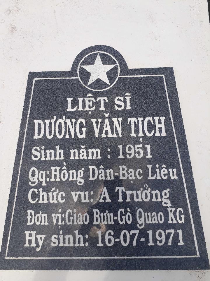 Ảnh mộ liệt sĩ Dương Văn Tịch