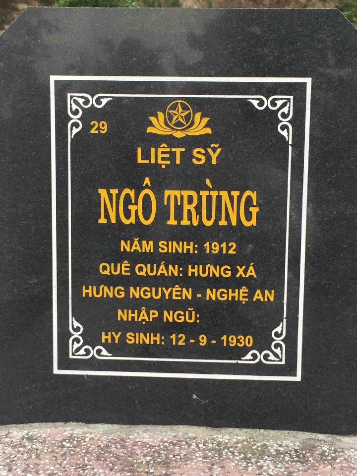 Ảnh mộ liệt sĩ Ngô Trùng