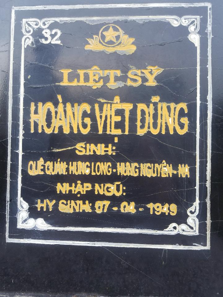 Ảnh mộ liệt sĩ Hoàng Việt Dũng