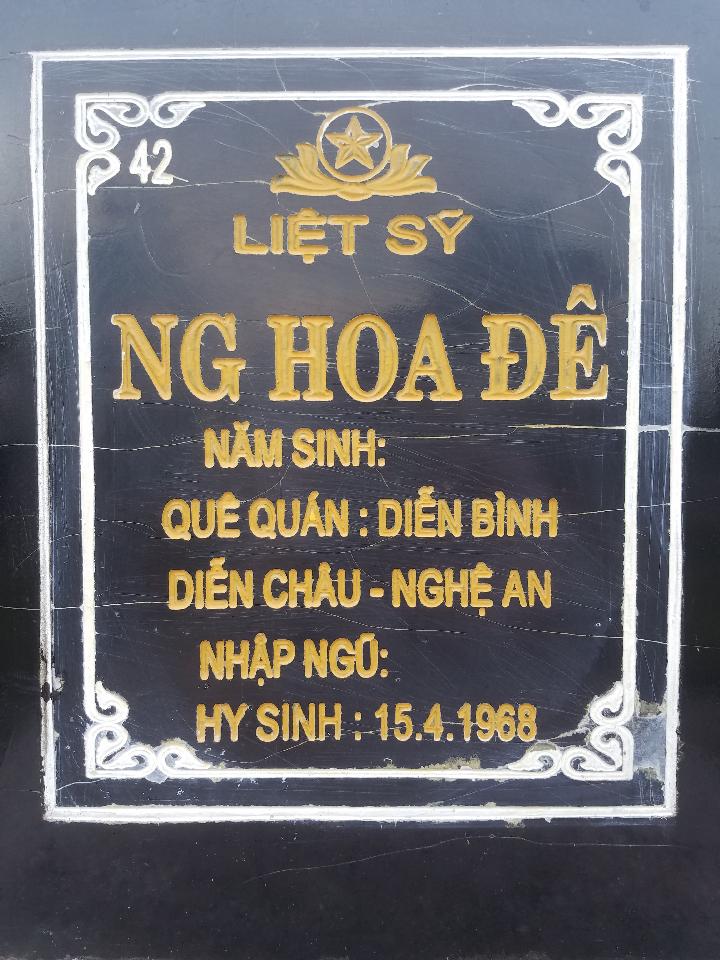 Ảnh mộ liệt sĩ Ng Hoa Đê
