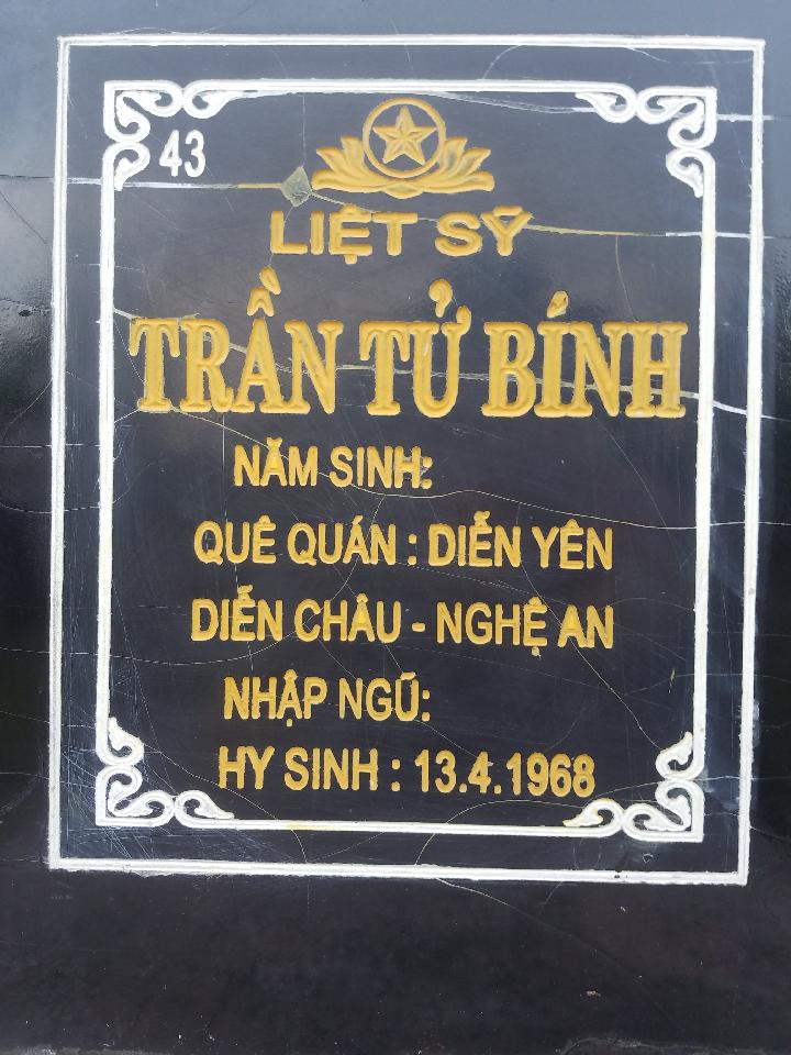 Ảnh mộ liệt sĩ Trần Tử Bình